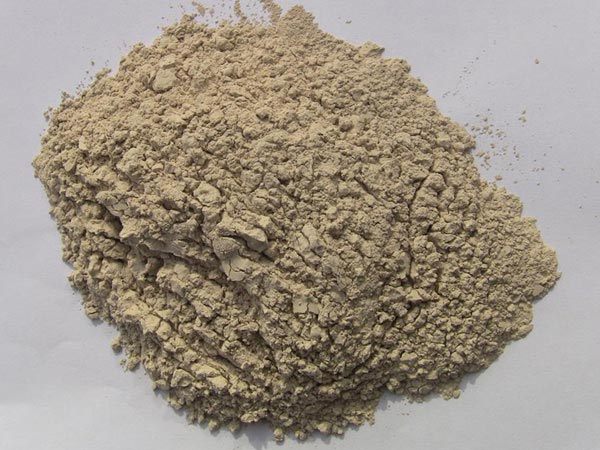 礬土性質 礬土主要成分是氧化鋁,為煉鋁和耐火材料的主要原料。白色或灰白色,因含鐵而呈褐黃或淺紅色。密度3.45g/cm3,硬度1~3,不透明,質脆。極難熔化,不溶于水,能溶于硫酸、氫氧化鈉溶液。 地區分布 中國鋁土礦資源比較豐富,在全國18個省、自治區、直轄市已查明鋁土礦產地205處,其中大型產地72處(不包括臺灣),主要分布在山西、山東、河北、河南、貴州、四川、廣西、遼寧、湖南等地。 投資前景 1.可用于煉鋁工業。用于國防、航空、汽車、電器、化工、日常生活用品等。 2.可用于精密鑄造。礬土熟料加工成細粉做成鑄模后精鑄。用于軍工、航天、通訊、儀表、機械及醫療器械部門。 3.可用于耐火制品。高鋁礬土熟料耐火度高達1780℃,化學穩定性強、物理性能良好。 4.硅酸鋁耐火纖維。用于鋼鐵、有色冶金、電子、石油、化工、宇航、原子能、國防等多種工業,消防人員可用耐火纖維布做成衣服。 5.制造礬土水泥、研磨材料、陶瓷工業以及化學工業可制鋁的各種化合物。 鋁礬土磨粉制備 鋁礬土粉是選用煅燒過的熟鋁礬土礦石用雷蒙磨加工制成的細粉,粒度通常為100目-325目,在耐火材料行業得到了廣泛的應用。通常加工的流程為先經顎式破碎機進行破碎,然后篩分進入鋁礬土雷蒙磨或鋁礬土超細磨粉機中,進行鋁礬土粉制備,使其應用更加廣泛。