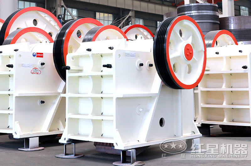 鵝卵石顎式破碎機(車間) 鵝卵石顎式破碎機(車間)