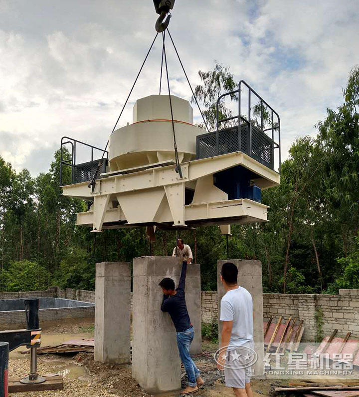 制砂機(jī)安裝現(xiàn)場(chǎng) 制砂機(jī)安裝現(xiàn)場(chǎng)