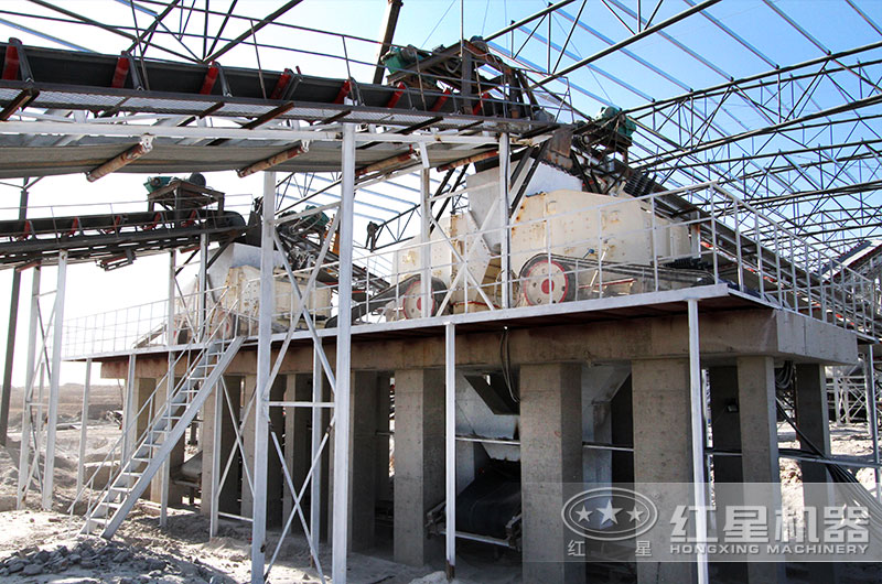 大型砂石料生產(chǎn)線(xiàn)使用反擊式破碎機(jī)現(xiàn)場(chǎng) 大型砂石料生產(chǎn)線(xiàn)使用反擊式破碎機(jī)現(xiàn)場(chǎng)