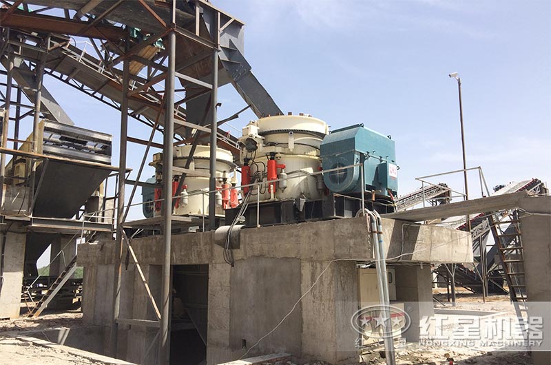 大型砂石料生產(chǎn)線(xiàn)使用圓錐破碎機(jī)現(xiàn)場(chǎng) 大型砂石料生產(chǎn)線(xiàn)使用圓錐破碎機(jī)現(xiàn)場(chǎng)