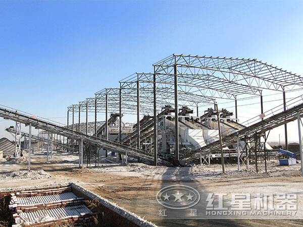 1200t顎式礦石破碎機生產現場 1200t顎式礦石破碎機生產現場