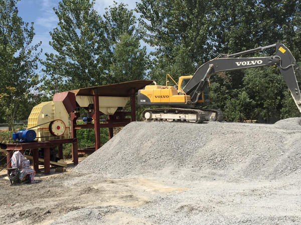 現(xiàn)場(chǎng)作業(yè)中 現(xiàn)場(chǎng)作業(yè)中