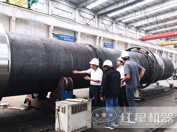 紅星技術人員對用戶球磨機現場技術指導 紅星技術人員對用戶球磨機現場技術指導