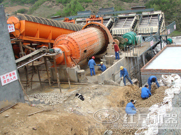 球磨機現(xiàn)場作業(yè) 球磨機現(xiàn)場作業(yè)