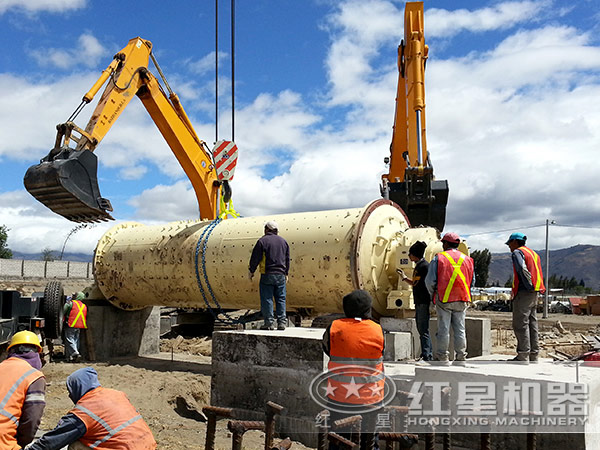 球磨機現(xiàn)場作業(yè) 球磨機現(xiàn)場作業(yè)