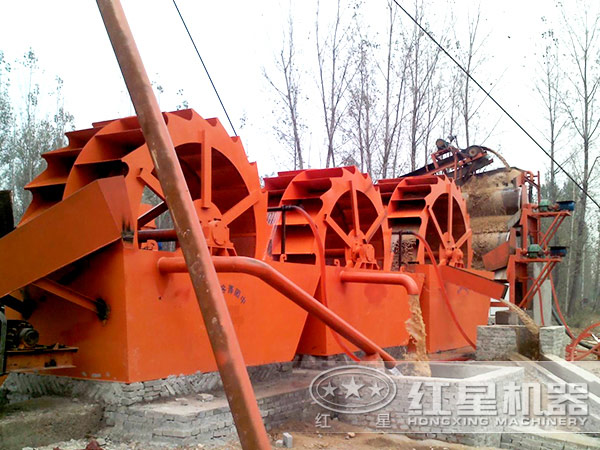 時產50噸風化砂洗砂機生產現場 時產50噸風化砂洗砂機生產現場