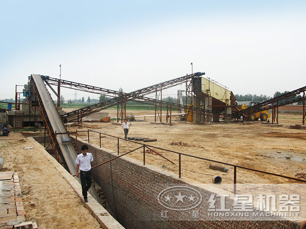 破碎生產線中的圓振動篩 破碎生產線中的圓振動篩