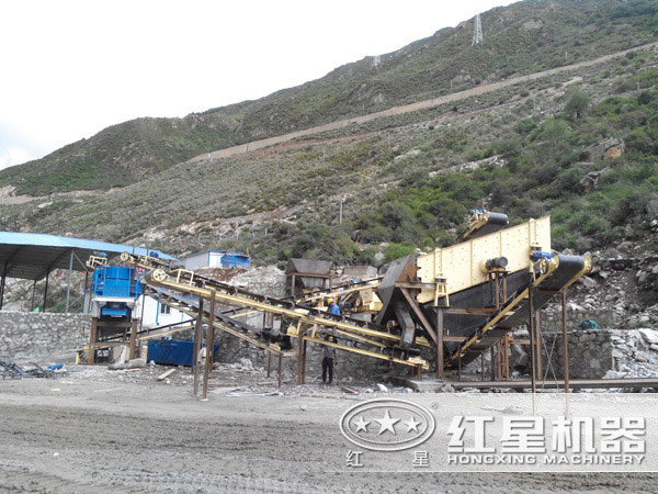 制砂生產線中的圓振動篩 制砂生產線中的圓振動篩