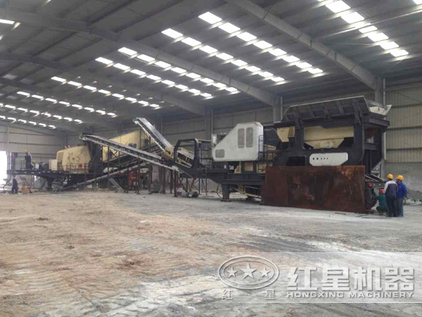 車載式移動(dòng)石子破碎站生產(chǎn)現(xiàn)場(chǎng) 車載式移動(dòng)石子破碎站生產(chǎn)現(xiàn)場(chǎng)