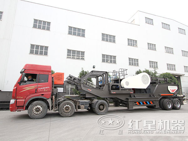 車載式移動(dòng)石子破碎站發(fā)貨 車載式移動(dòng)石子破碎站發(fā)貨
