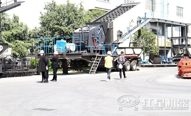 移動反擊式碎石機 移動反擊式碎石機