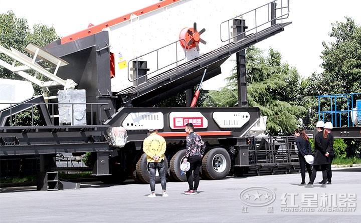 客戶參觀紅星移動破碎站 客戶參觀紅星移動破碎站