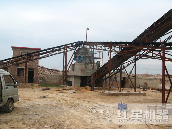 全液壓圓錐破碎機生產現場 全液壓圓錐破碎機生產現場