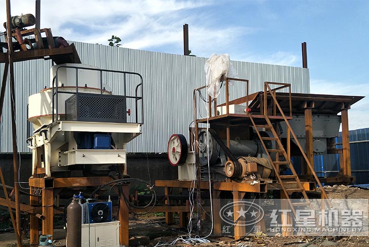 花崗巖制砂機生產現場 花崗巖制砂機生產現場