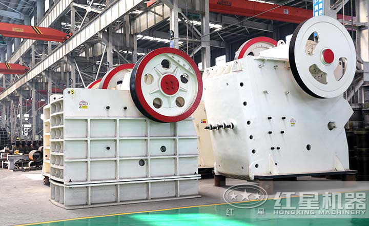 顎式破碎機實拍圖,型號多樣,價格在10-80萬之間 顎式破碎機實拍圖,型號多樣,價格在10-80萬之間