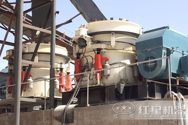 圓錐式破碎機作業現場 圓錐式破碎機作業現場