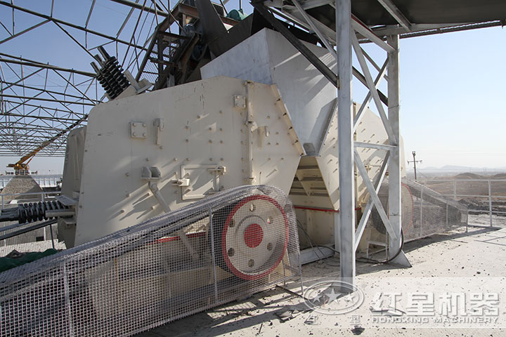 反擊式破碎機作業現場 反擊式破碎機作業現場