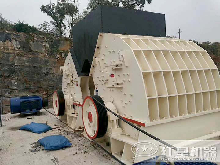 重錘式破碎機作業現場 重錘式破碎機作業現場