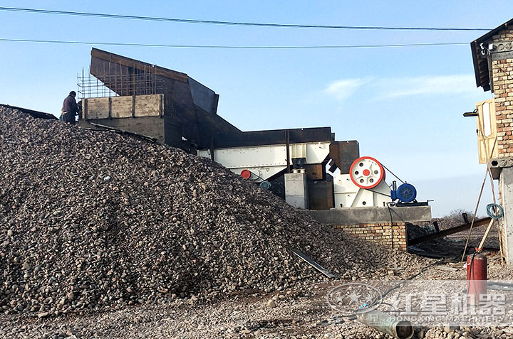 顎式破碎機作業現場 顎式破碎機作業現場