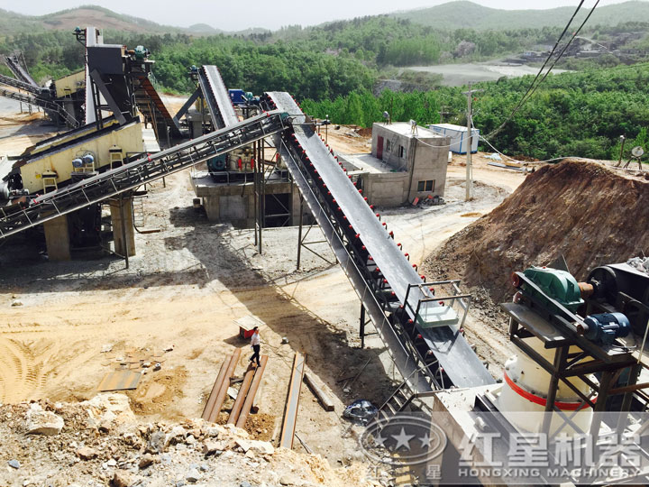 南陽時產800噸石料破碎現場 南陽時產800噸石料破碎現場