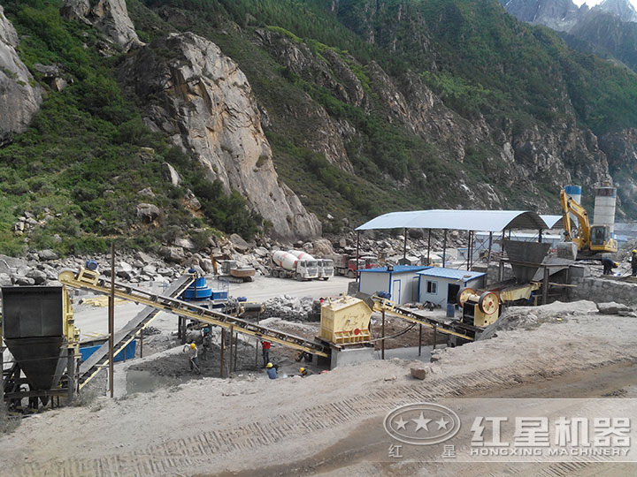 石子破碎生產(chǎn)線現(xiàn)場(chǎng) 石子破碎生產(chǎn)線現(xiàn)場(chǎng)