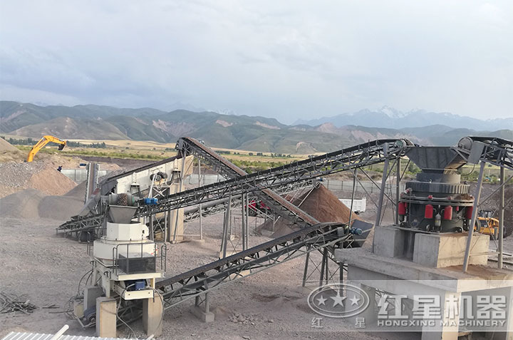 鵝卵石制沙現場 鵝卵石制沙現場