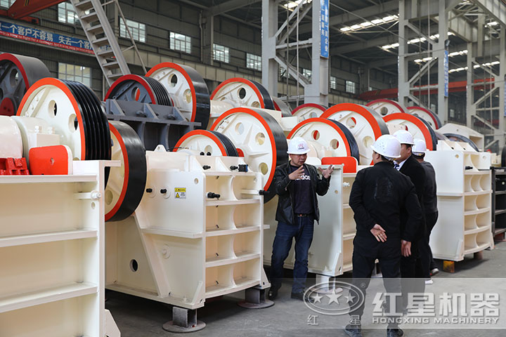 湖南客戶到廠考察鏡鐵礦加工設備 湖南客戶到廠考察鏡鐵礦加工設備