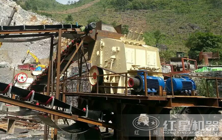 碎石生產(chǎn)線反擊式破碎機生產(chǎn)現(xiàn)場 碎石生產(chǎn)線反擊式破碎機生產(chǎn)現(xiàn)場