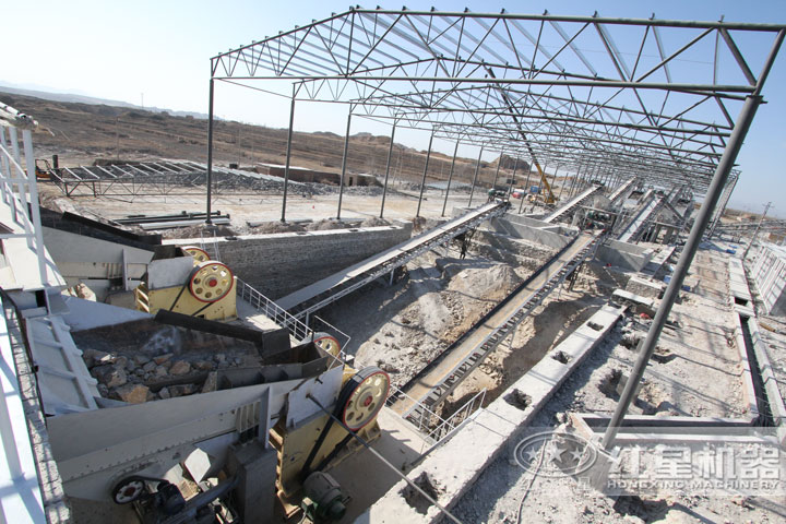 運用在用戶生產現場的巨石破碎機 運用在用戶生產現場的巨石破碎機