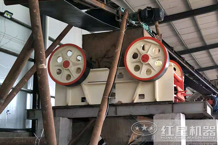 兩臺顎破作業現場 兩臺顎破作業現場