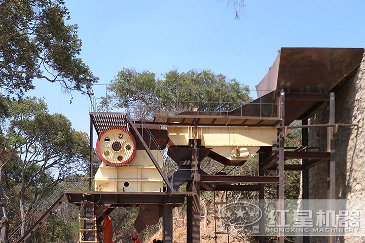 煤矸石粉碎機安裝現場 煤矸石粉碎機安裝現場