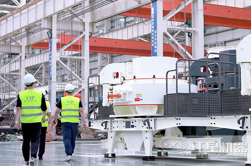 每天來廠參觀制沙設備的用戶絡繹不絕 每天來廠參觀制沙設備的用戶絡繹不絕