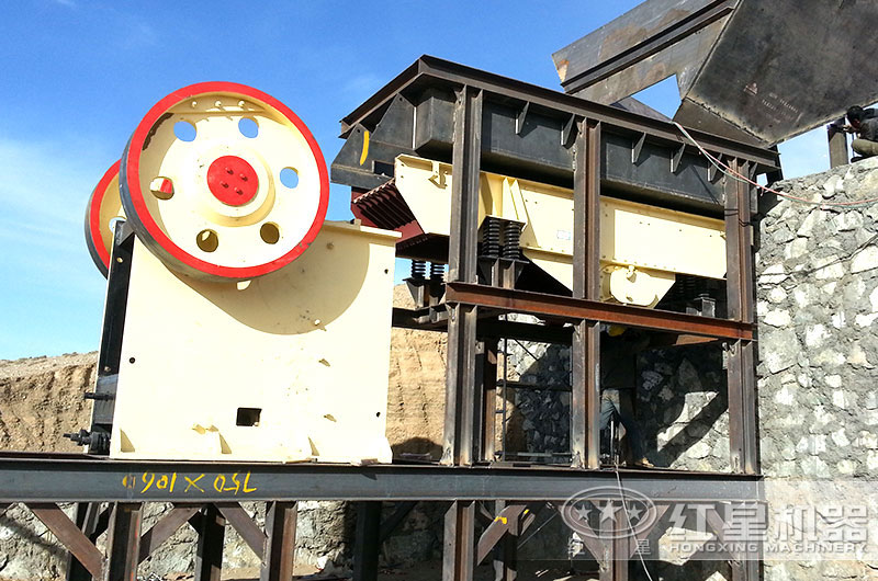 顎式破碎機(jī)安裝調(diào)試現(xiàn)場 顎式破碎機(jī)安裝調(diào)試現(xiàn)場