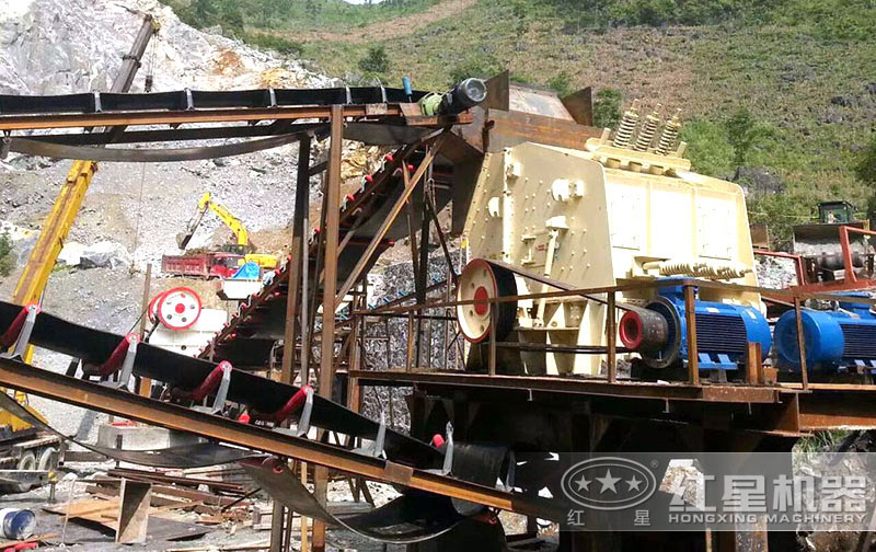 砂石料反擊式破碎機生產現場 砂石料反擊式破碎機生產現場