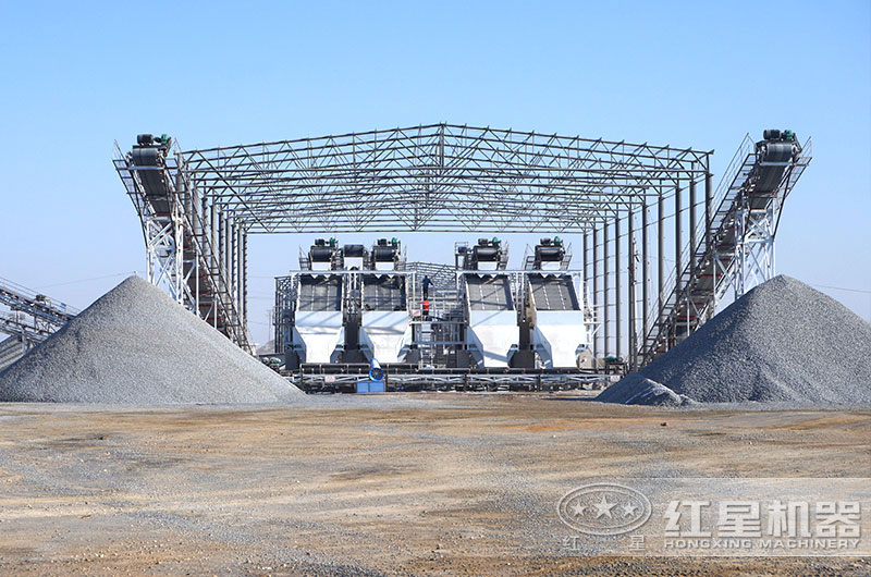 大型振動篩作業現場 大型振動篩作業現場