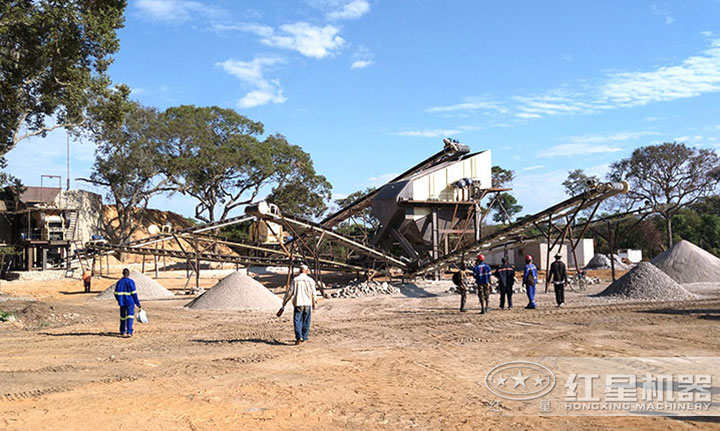 石料生產(chǎn)現(xiàn)場 石料生產(chǎn)現(xiàn)場