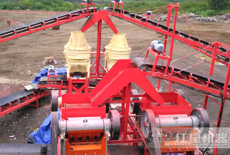 時(shí)產(chǎn)30噸制砂現(xiàn)場(chǎng) 時(shí)產(chǎn)30噸制砂現(xiàn)場(chǎng)