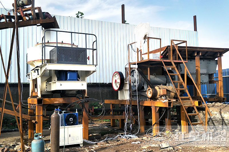 鵝卵石制砂現(xiàn)場 鵝卵石制砂現(xiàn)場