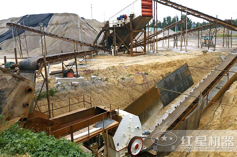 PCZ型錘片式粉碎機現場 PCZ型錘片式粉碎機現場