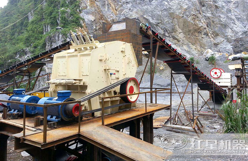 反擊式細(xì)碎機(jī)現(xiàn)場(chǎng) 反擊式細(xì)碎機(jī)現(xiàn)場(chǎng)