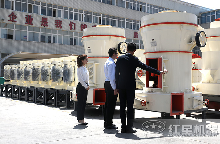 客戶到廠考察磨粉設備實拍 客戶到廠考察磨粉設備實拍