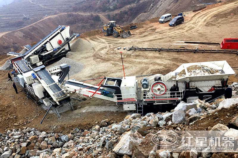 履帶移動破碎站作業現場 履帶移動破碎站作業現場