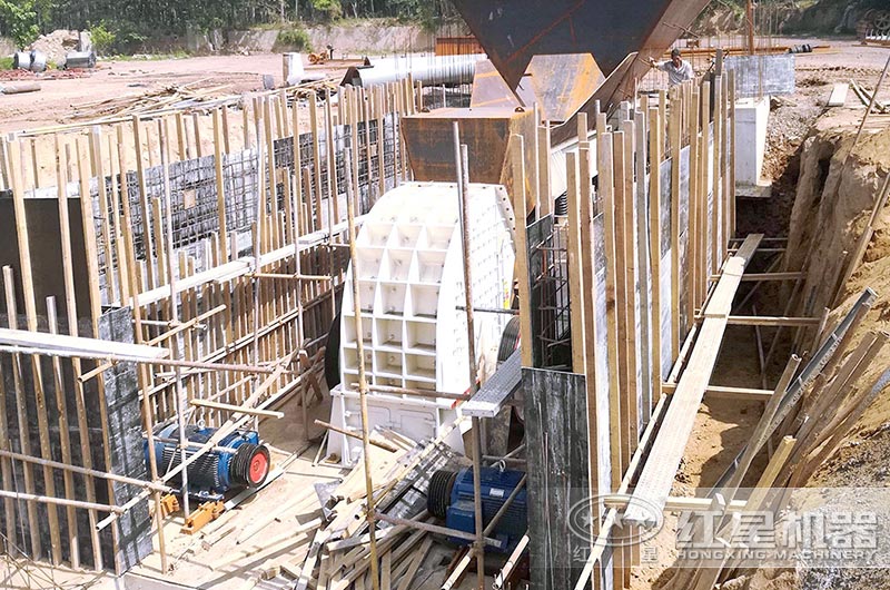 重錘式破碎機安裝現場 重錘式破碎機安裝現場