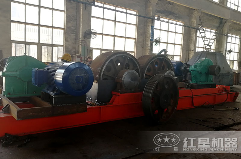 紅星對(duì)輥制砂機(jī)車間 紅星對(duì)輥制砂機(jī)車間