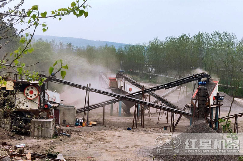石料破碎作業現場 石料破碎作業現場