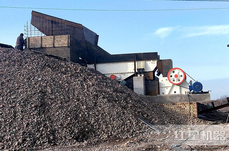 顎式原煤破碎機作業現場 顎式原煤破碎機作業現場