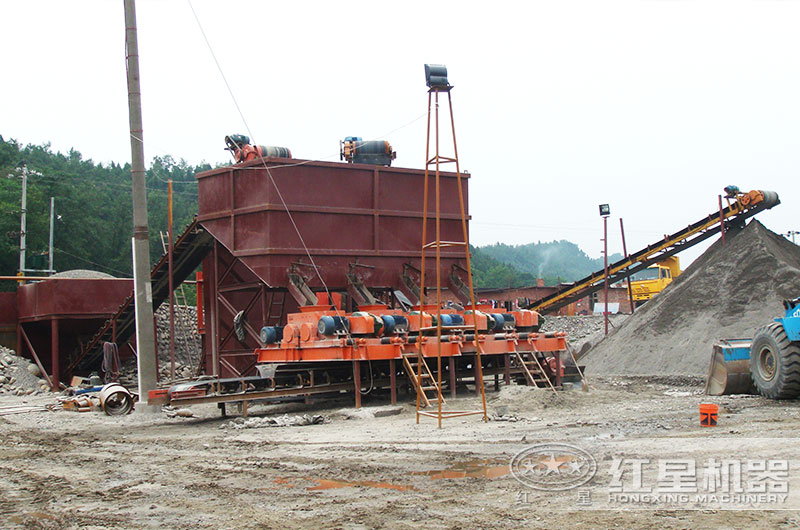 對輥制砂機制砂現場 對輥制砂機制砂現場