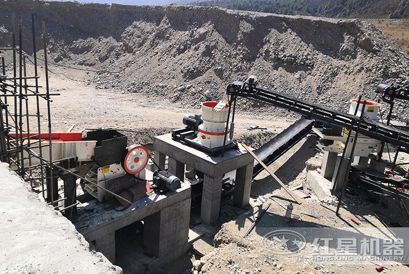 顎破機+圓錐破作業現場 顎破機+圓錐破作業現場