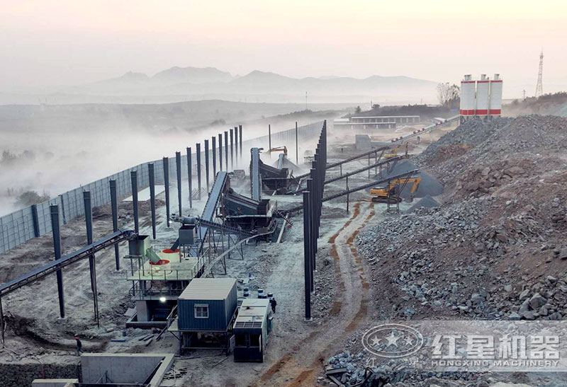 大型碎石機(jī)械設(shè)備現(xiàn)場(chǎng) 大型碎石機(jī)械設(shè)備現(xiàn)場(chǎng)